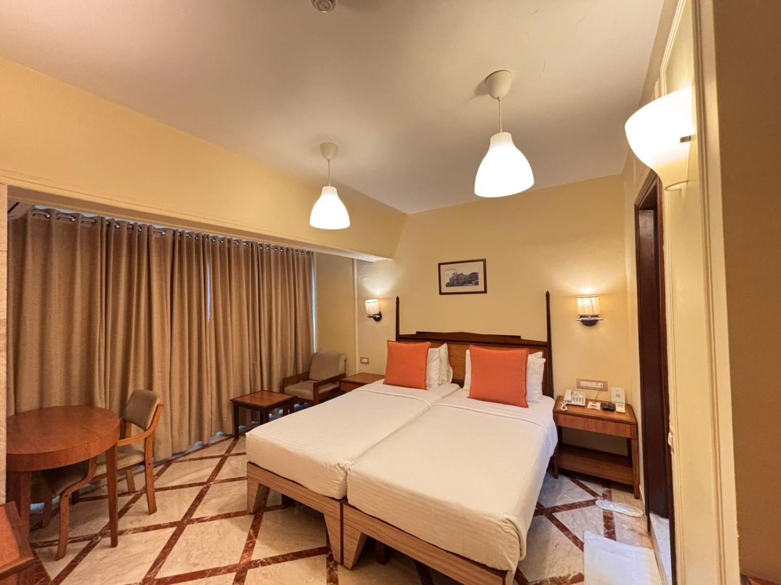 Hiltop Hotel, Mumbai
